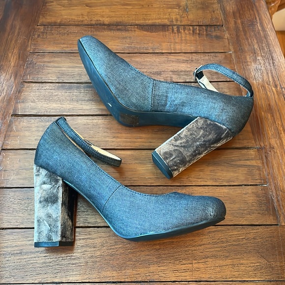 Farylrobin Velvet Heels - Picture 4 of 5